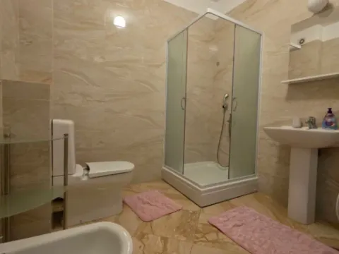 Rent, two bedroom apartment, 85m², Rafailovići, Budva - image 9