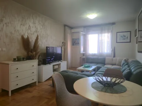 Prodaja, jednosoban stan, 49m², Stari Aerodrom, Podgorica - image 1