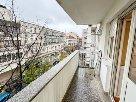 Izdavanje, dvosoban stan, 90m², Centar, Podgorica - image 13