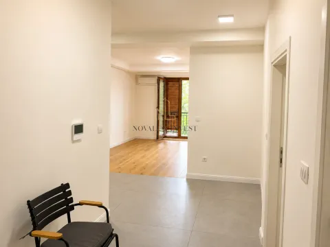 Izdavanje, trosoban stan, 100m², Centar, Podgorica - image 2