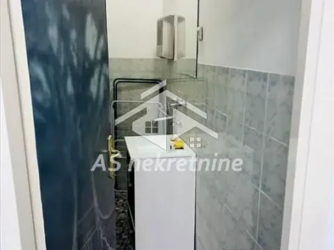 Izdavanje, četvorosoban stan, 107m², Stari Grad, Beograd - image 22