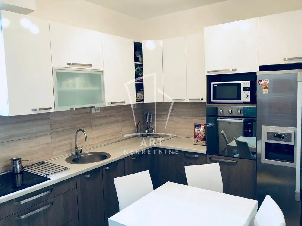 Sale, four bedroom apartment, 124m², Uciteljsko Naselje, Zvezdara Sve Podlokacije