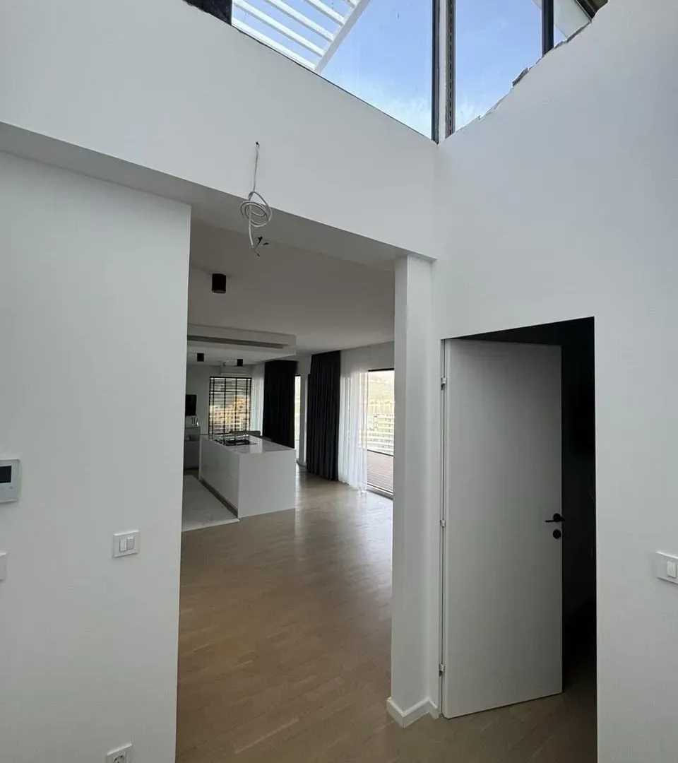 Prodaja, trosoban stan, 245m², Centar, Budva