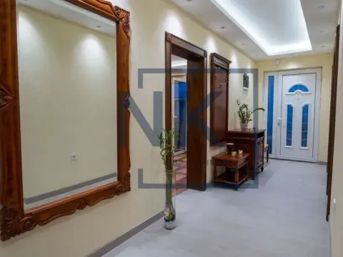 Prodaja, trosoban stan, 128m², Stari Aerodrom, Podgorica - image 6