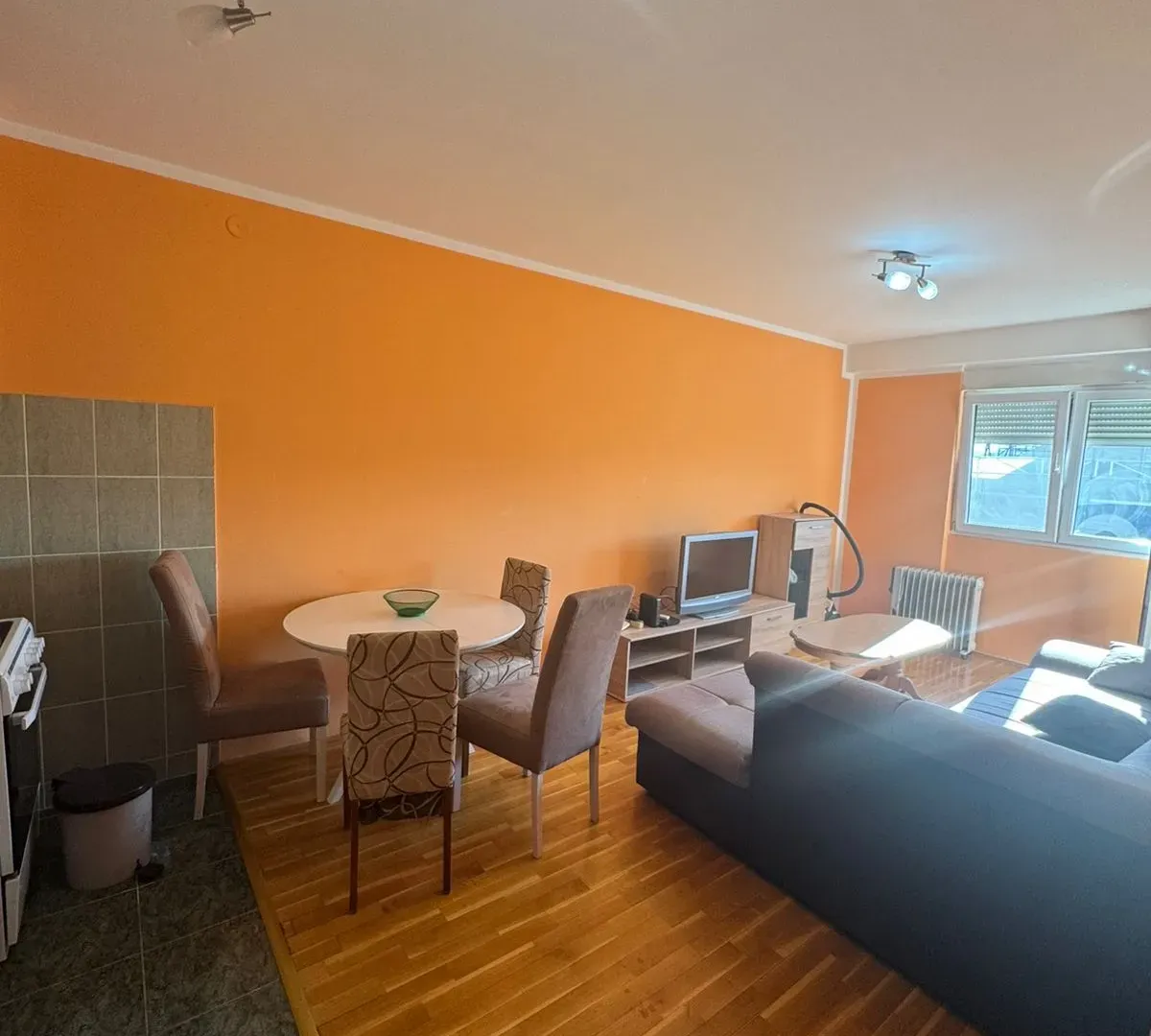 Izdavanje, jednosoban stan, 43m², Krivi Most, Podgorica