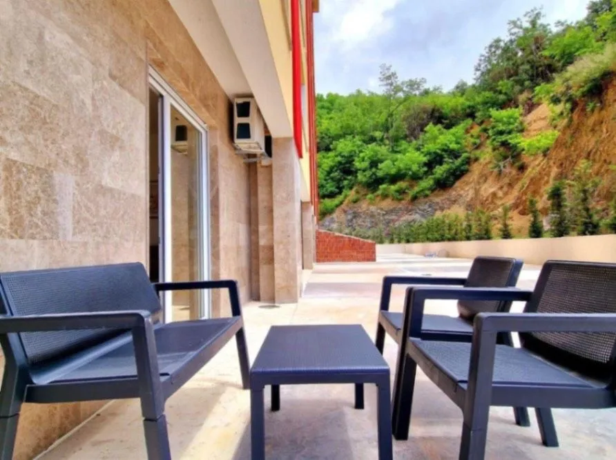 Izdavanje, jednosoban stan, 50m², Bečići, Budva