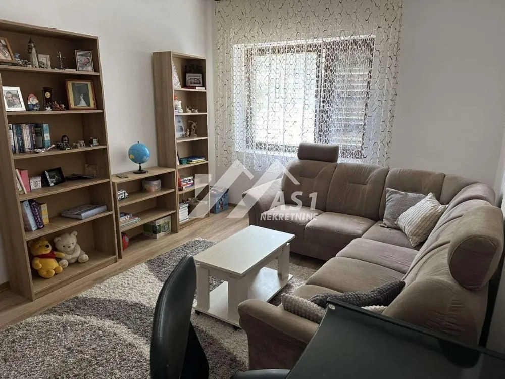 Izdavanje, dvosoban stan, 45m², Salajka, Novi Sad Sve Podlokacije