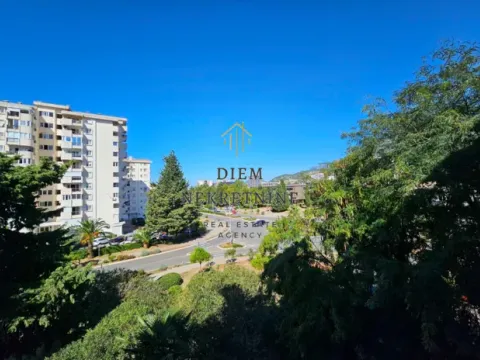 Izdavanje, trosoban stan, 110m², Centar, Bar - image 9