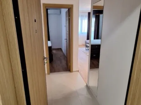 Izdavanje, jednosoban stan, 48m², City Kvart, Podgorica - image 13