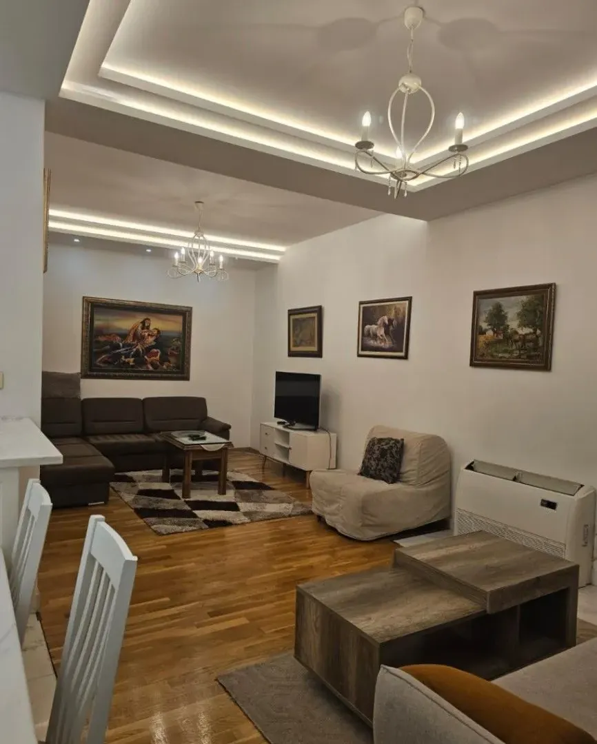 Izdavanje, dvosoban stan, 89m², Stara Varoš, Podgorica