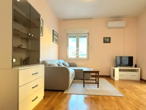 Rent, one bedroom apartment, 50m², City Kvart, Podgorica - image 1