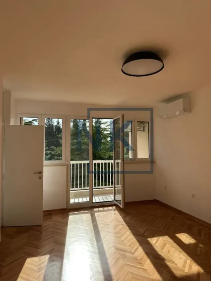Izdavanje, dvosoban stan, 75m², Drpe Mandića, Podgorica