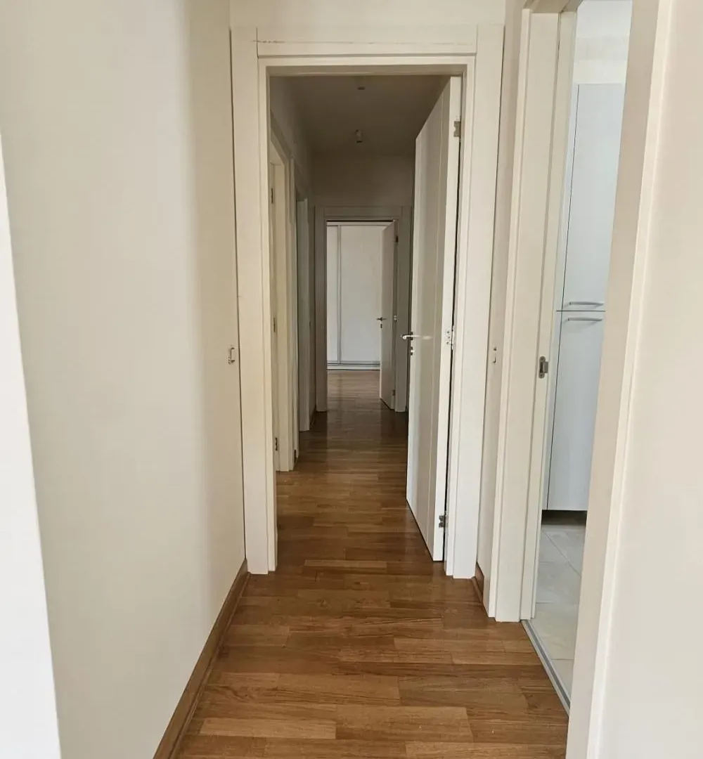 Izdavanje, četvorosoban stan, 157m², Savski Venac, Beograd