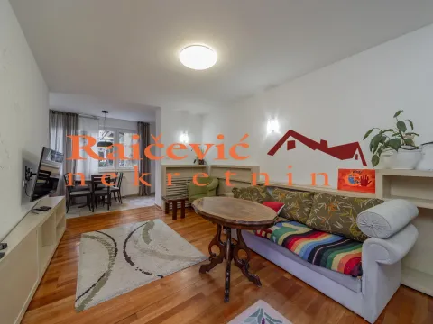 Prodaja, četvorosoban stan, 89m², Stari Grad, Beograd