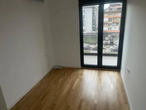 Izdavanje, dvosoban stan, 64m², Stari Aerodrom, Podgorica - image 2
