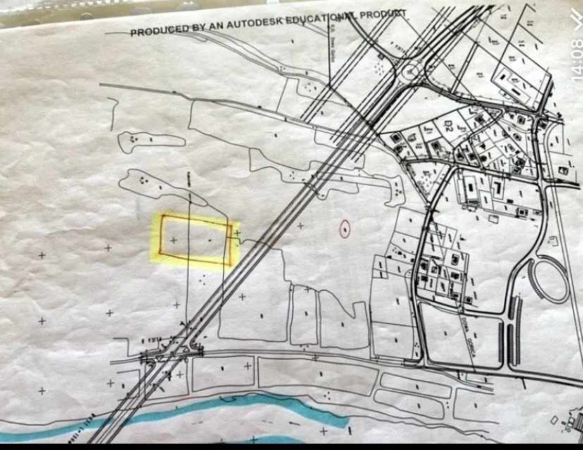Katastarski plan sa označenom parcelom za prodaju.
