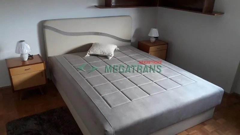 Izdavanje, četvorosoban stan, 97m², Centar, Novi Sad