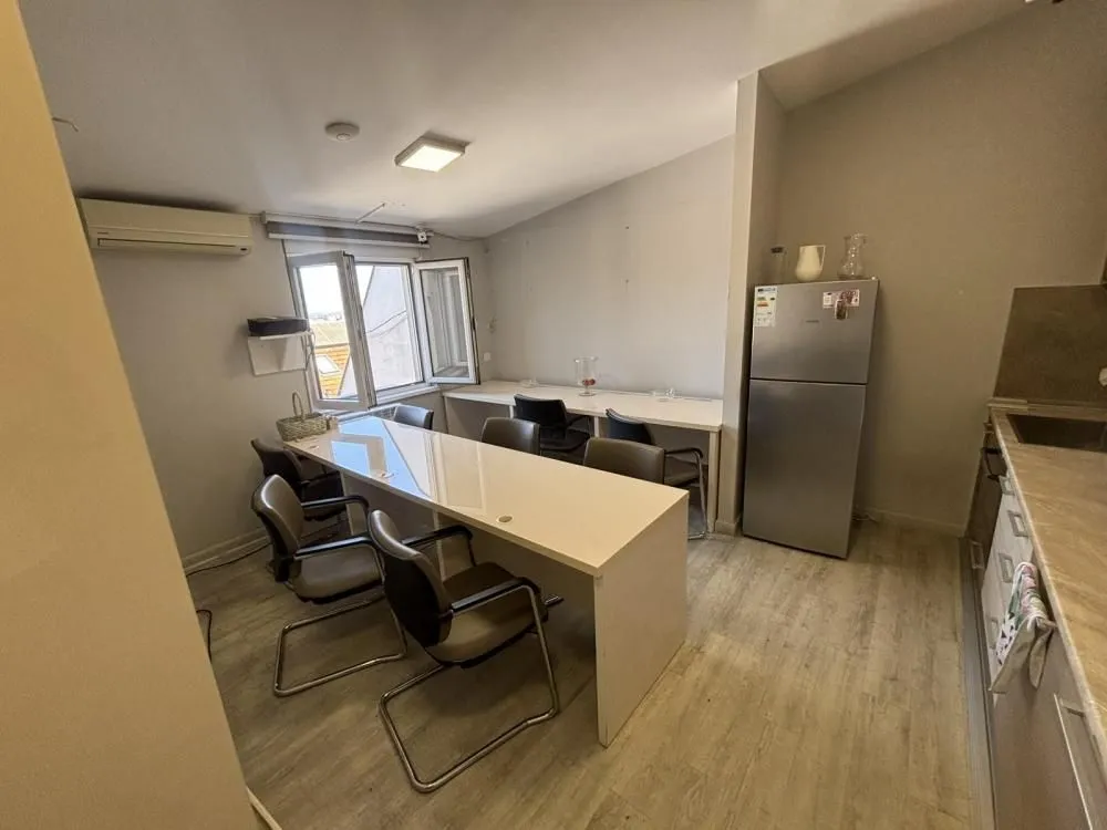 Izdavanje, stan, 118m², Đeram Pijaca, Beograd