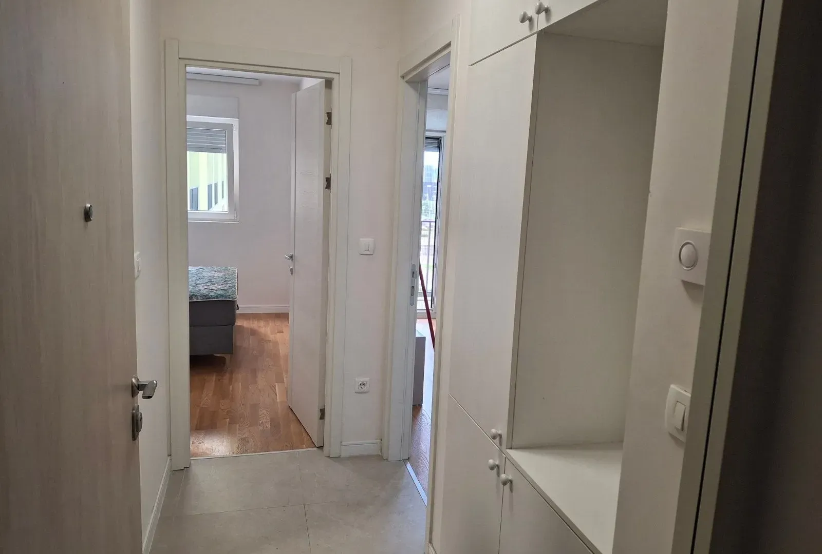 Izdavanje, jednosoban stan, 40m², Pobrežje, Podgorica