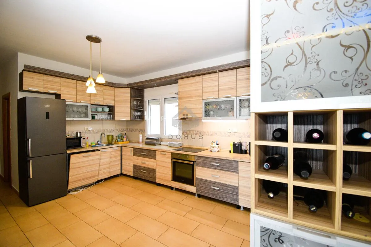 Prodaja, kuća, 250m², Podgorica, Crna Gora