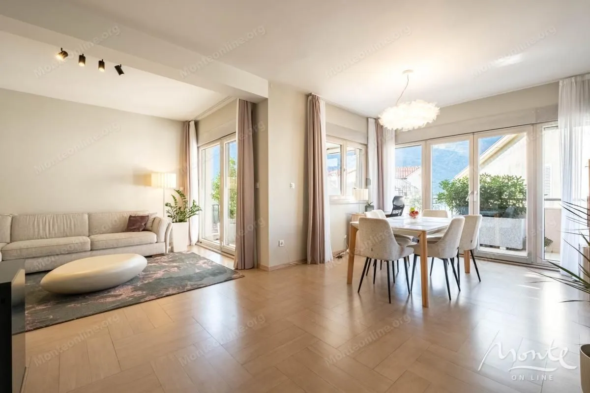 Prodaja, trosoban stan, 114m², Dobrota, Kotor