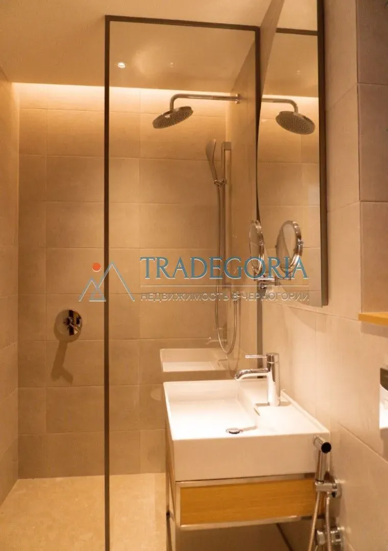 Prodaja, jednosoban stan, 56m², Tivat, Crna Gora