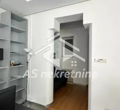 Izdavanje, poslovni prostor, 223m², Kalenić Pijaca, Vračar Sve Podlokacije - image 17