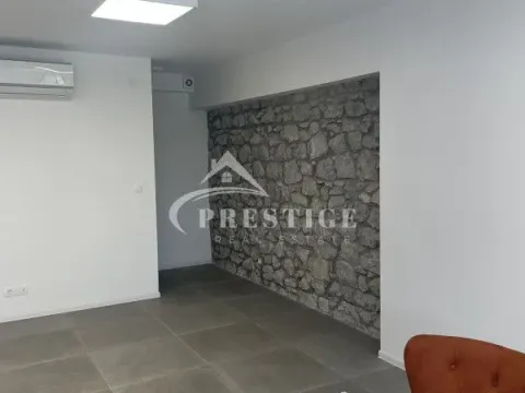 Izdavanje, poslovni prostor, 120m², Centar, Podgorica - image 8