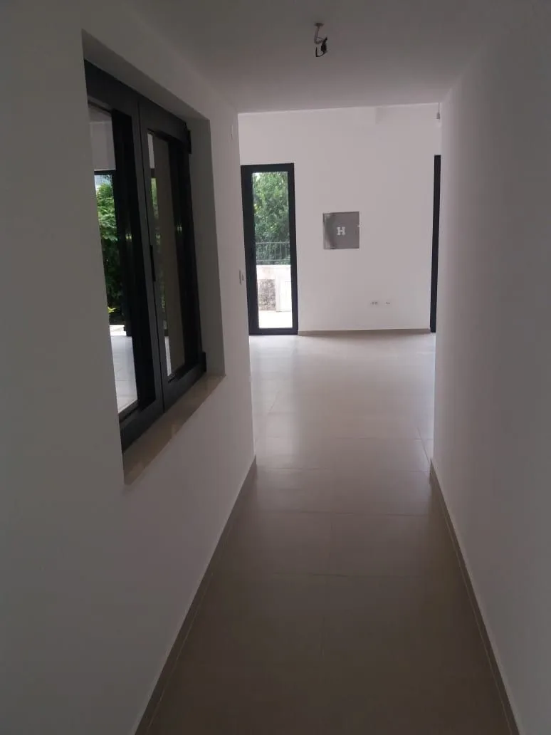 Rent, office space, 80m², Dobrota, Kotor