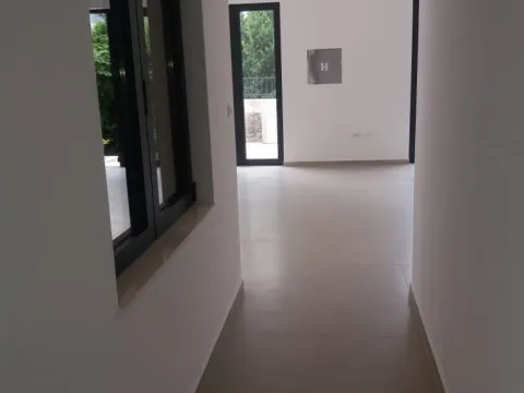 Izdavanje, poslovni prostor, 80m², Dobrota, Kotor - image 6