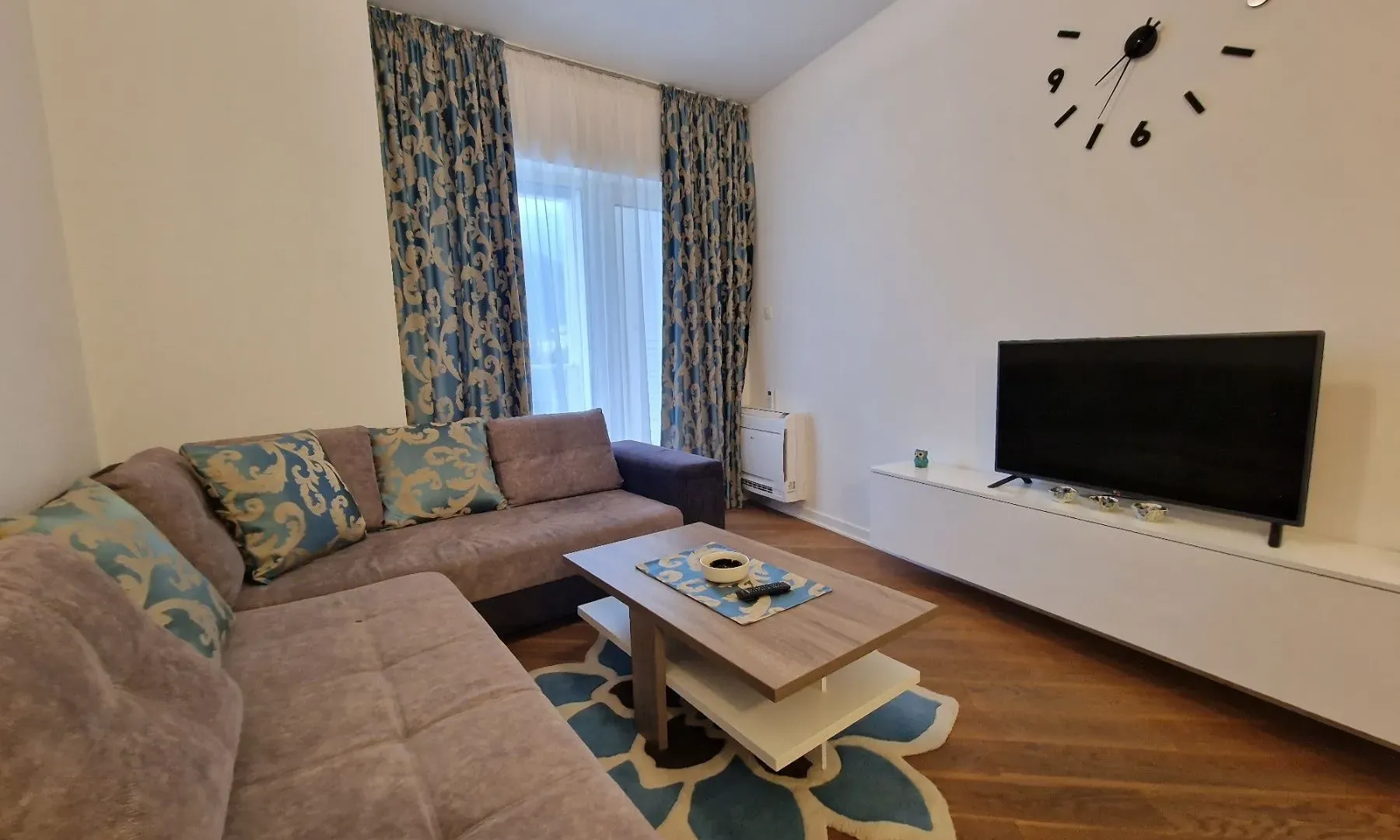 Izdavanje, jednosoban stan, 67m², Budva, Crna Gora