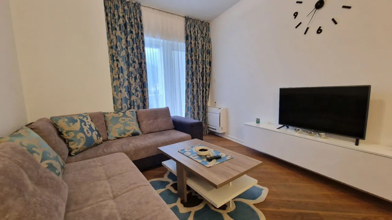 Izdavanje, jednosoban stan, 67m², Budva, Crna Gora