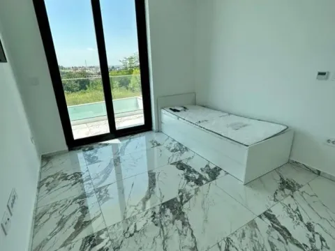 Izdavanje, kuća, 180m², Sremska Kamenica, Petrovaradin - image 11