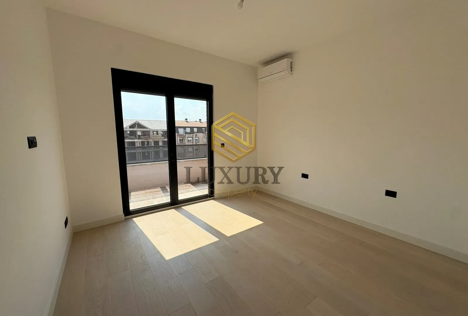 Prodaja, dvosoban stan, 97m², Preko Morače, Podgorica