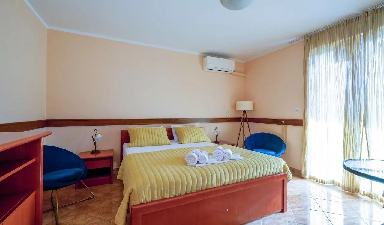Prodaja, ugostiteljski objekat, 1256m², Podkošljun, Budva