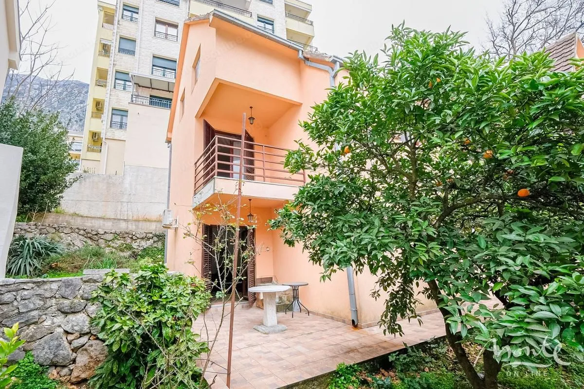 Prodaja, kuća, 250m², Dobrota, Kotor