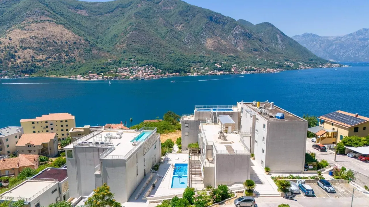 Sale, one bedroom apartment, 50m², Dobrota, Kotor