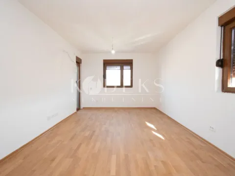 Izdavanje, dvosoban stan, 56m², Stari Aerodrom, Podgorica - image 2