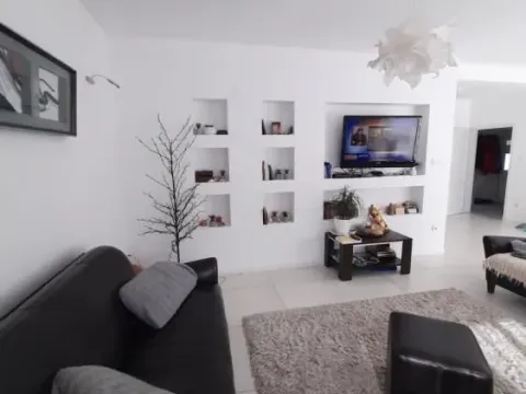 Prodaja, kuća, 260m², Centar, Jagodina - image 10