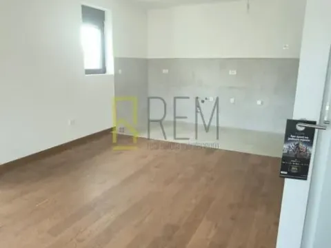 Sale, three bedroom apartment, 110m², Tološka šuma, Podgorica - image 8