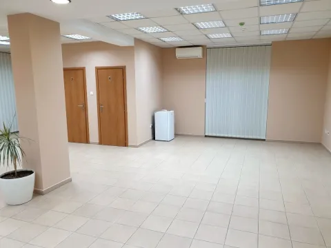 Bright and empty commercial space with tiled flooring and two toilets. - image 7