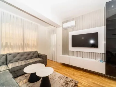 Izdavanje, dvosoban stan, 72m², Stari Aerodrom, Podgorica - image 3
