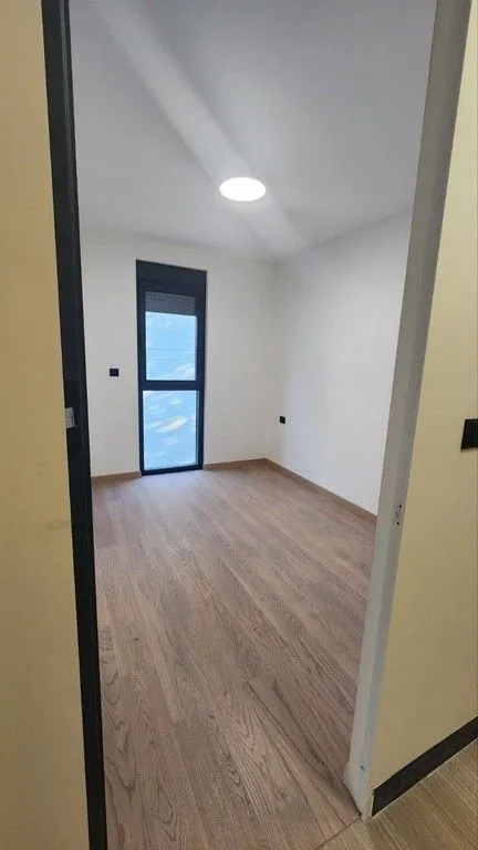 Rent, three bedroom apartment, 111m², Vezirov Most, Podgorica