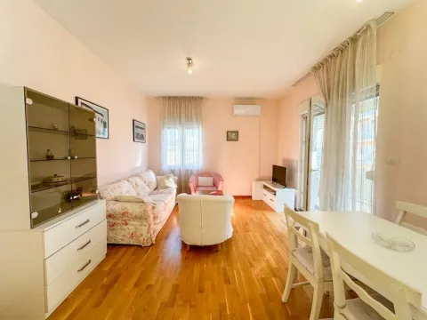 Izdavanje, jednosoban stan, 50m², City Kvart, Podgorica - image 2