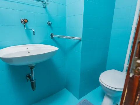 Izdavanje, trosoban stan, 103m², Dobrota, Kotor - image 5