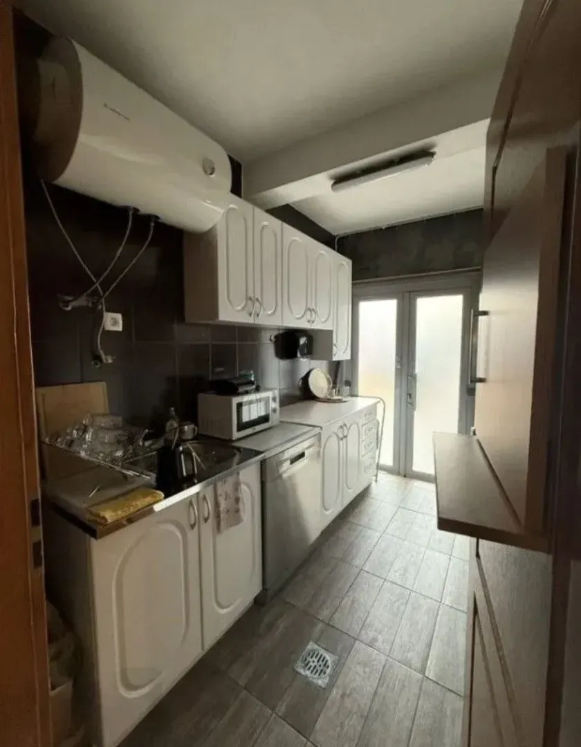 Izdavanje, poslovni prostor, 183m², Krivi Most, Podgorica