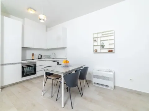 Izdavanje, jednosoban stan, 54m², Centar, Budva - image 10