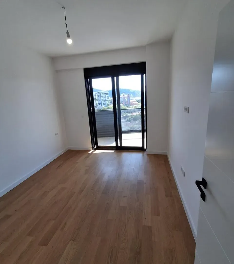 Prodaja, dvosoban stan, 82m², Centar, Bar