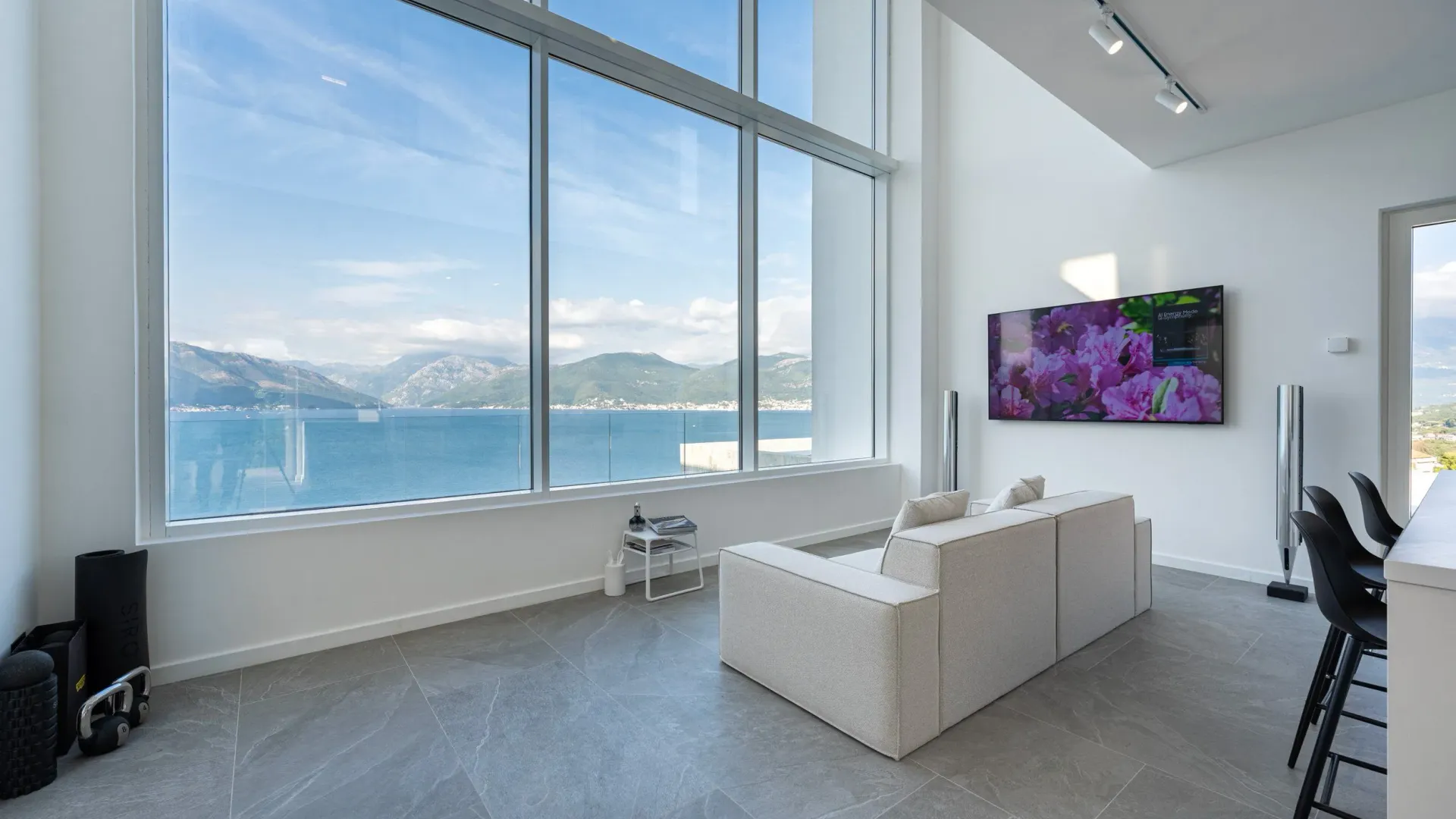 Rent, one bedroom apartment, 68m², Krašići, Tivat