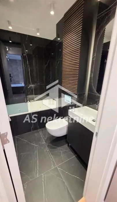 Izdavanje, trosoban stan, 95m², Savski Venac, Beograd